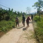Pemdes Majengan Gotong Royong Bersih Bersih Jalan Desa